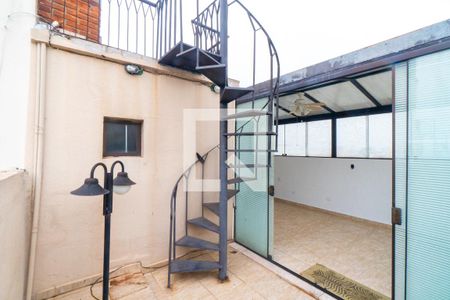 Apartamento à venda com 281m², 3 quartos e 3 vagas Apartamento à venda com 281m², 3 quartos e 3 vagasEscada