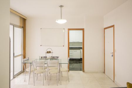 Sala de apartamento para alugar com 3 quartos, 82m² em Savassi, Belo Horizonte