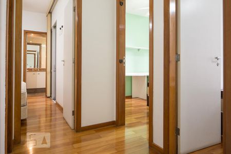 Corredor Quartos de apartamento para alugar com 3 quartos, 82m² em Savassi, Belo Horizonte