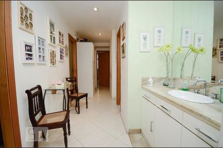 Apartamento à venda com 222m², 4 quartos e 2 vagasLavabo