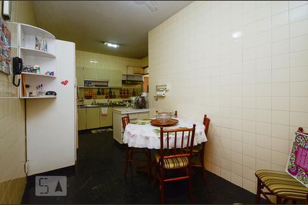 Apartamento à venda com 222m², 4 quartos e 2 vagasCozinha