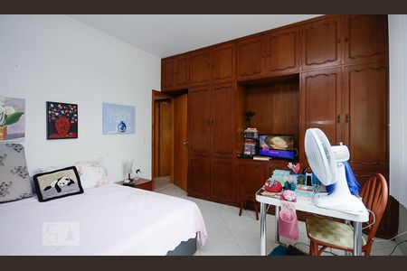 Apartamento à venda com 222m², 4 quartos e 2 vagasQuarto 2