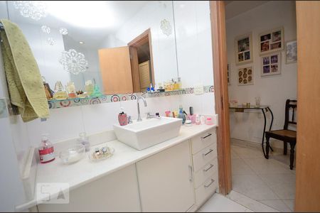 Apartamento à venda com 222m², 4 quartos e 2 vagasBanheiro Social