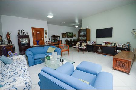 Apartamento à venda com 222m², 4 quartos e 2 vagasSala