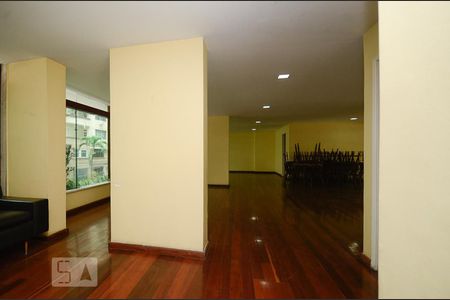 Apartamento à venda com 222m², 4 quartos e 2 vagasÁrea comum - Salão de festas