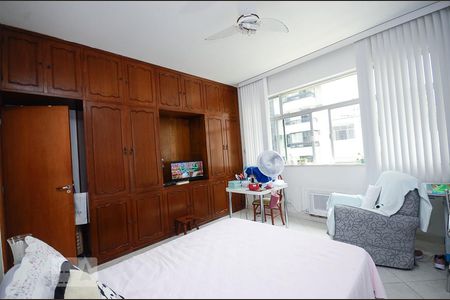 Apartamento à venda com 222m², 4 quartos e 2 vagasQuarto 2