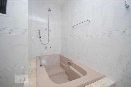 Apartamento à venda com 222m², 4 quartos e 2 vagasBanheiro da Suíte