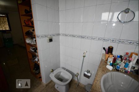 Apartamento à venda com 330m², 4 quartos e 4 vagasBanheiro da Suíte 1
