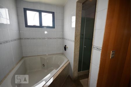 Apartamento à venda com 330m², 4 quartos e 4 vagasBanheiro da Suíte 1