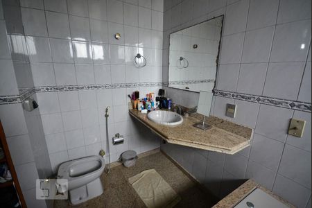 Apartamento à venda com 330m², 4 quartos e 4 vagasBanheiro da Suíte 1