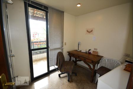 Apartamento à venda com 330m², 4 quartos e 4 vagasEscritório