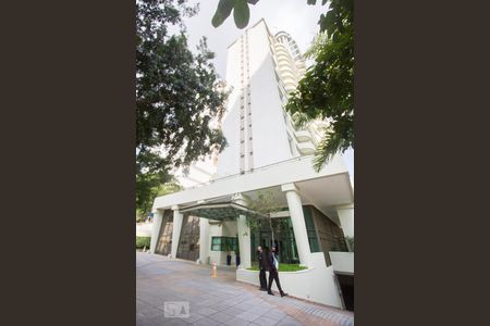 Apartamento para alugar com 72m², 2 quartos e 1 vagaFachada