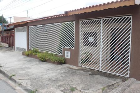 Casa à venda com 289m², 2 quartos e 5 vagasFachada