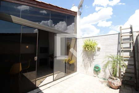 Casa de condomínio à venda com 100m², 2 quartos e 2 vagasQuintal
