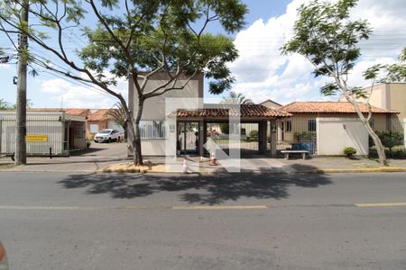 Casa de condomínio à venda com 100m², 2 quartos e 2 vagasFachado do condomínio