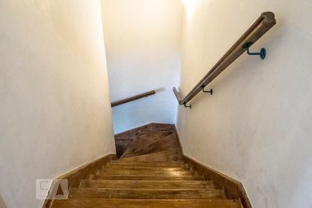 Apartamento à venda com 180m², 4 quartos e 1 vagaEscada piso superior