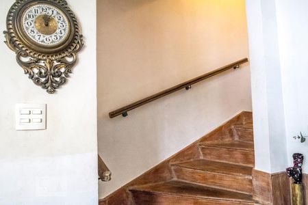 Apartamento à venda com 180m², 4 quartos e 1 vagaEscada para o  piso superior