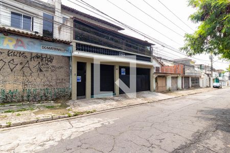 Casa para alugar com 300m², 2 quartos e 2 vagas Casa para alugar com 300m², 2 quartos e 2 vagasFachada