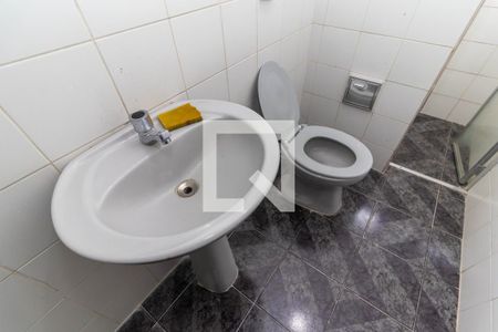 Casa para alugar com 300m², 2 quartos e 2 vagas Casa para alugar com 300m², 2 quartos e 2 vagasBanheiro