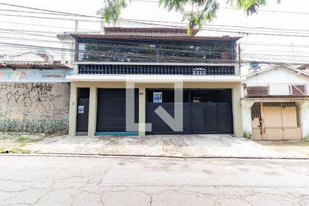 Casa para alugar com 300m², 2 quartos e 2 vagas Casa para alugar com 300m², 2 quartos e 2 vagasFachada