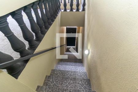 Casa para alugar com 300m², 2 quartos e 2 vagas Casa para alugar com 300m², 2 quartos e 2 vagasEscada de Saída