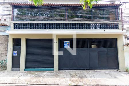 Casa para alugar com 300m², 2 quartos e 2 vagas Casa para alugar com 300m², 2 quartos e 2 vagasFachada