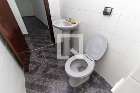 Casa para alugar com 300m², 2 quartos e 2 vagas Casa para alugar com 300m², 2 quartos e 2 vagasBanheiro