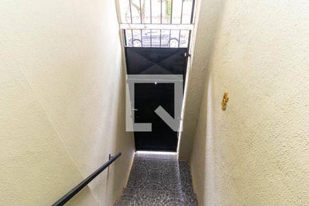 Casa para alugar com 300m², 2 quartos e 2 vagas Casa para alugar com 300m², 2 quartos e 2 vagasEscada de Saída