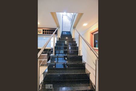 Casa à venda com 600m², 4 quartos e 5 vagas Casa à venda com 600m², 4 quartos e 5 vagasescada acesso dormitorio