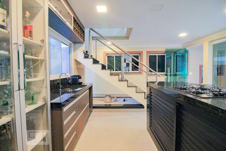 Casa à venda com 600m², 4 quartos e 5 vagas Casa à venda com 600m², 4 quartos e 5 vagasEspaço Gourmet