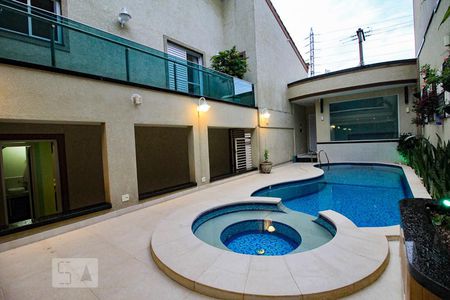Casa à venda com 600m², 4 quartos e 5 vagas Casa à venda com 600m², 4 quartos e 5 vagasPiscina