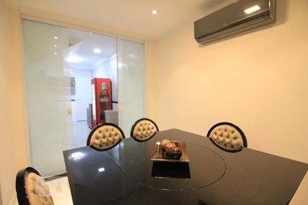 Casa à venda com 600m², 4 quartos e 5 vagas Casa à venda com 600m², 4 quartos e 5 vagasSala jantar