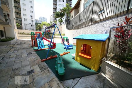 Apartamento à venda com 80m², 2 quartos e 2 vagasÁrea comum - Playground