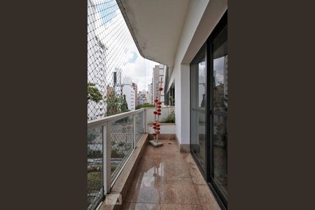 Apartamento à venda com 185m², 3 quartos e 3 vagasVaranda