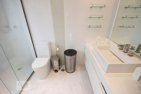 Apartamento à venda com 185m², 3 quartos e 3 vagasBanheiro da Suíte 2