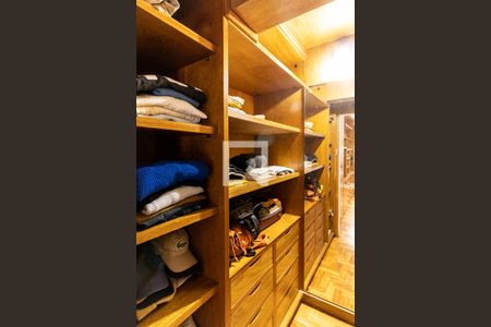 Apartamento à venda com 254m², 4 quartos e 2 vagasCloset da Suíte 2