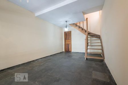 Casa para alugar com 150m², 3 quartos e 2 vagasSala