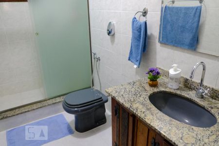 Casa à venda com 159m², 3 quartos e 4 vagasBanheiro social