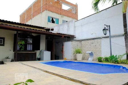 Casa à venda com 159m², 3 quartos e 4 vagasPiscina
