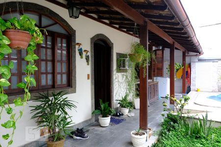 Casa à venda com 159m², 3 quartos e 4 vagasÁrea externa - fundos