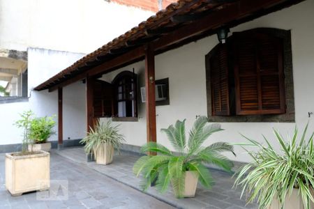 Casa à venda com 159m², 3 quartos e 4 vagasÁrea externa - frente