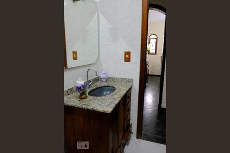 Casa à venda com 159m², 3 quartos e 4 vagasBanheiro social