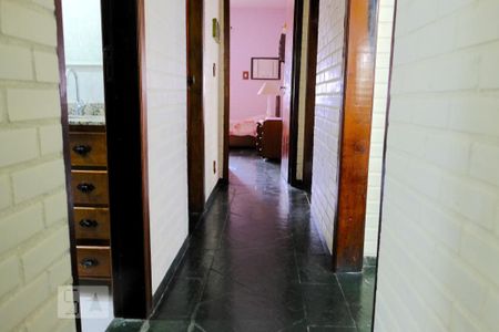 Casa à venda com 159m², 3 quartos e 4 vagasCorredor