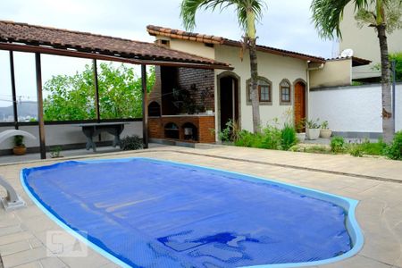 Casa à venda com 159m², 3 quartos e 4 vagasPiscina