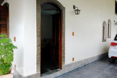 Casa à venda com 159m², 3 quartos e 4 vagasÁrea externa - porta de entrada