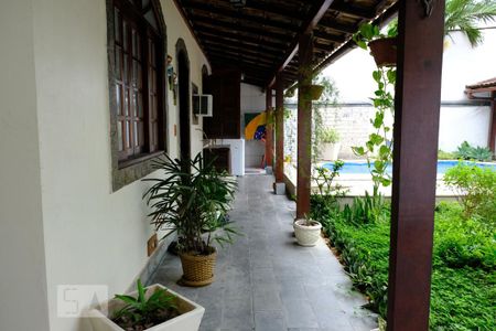 Casa à venda com 159m², 3 quartos e 4 vagasÁrea externa - fundos