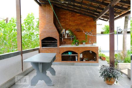 Casa à venda com 159m², 3 quartos e 4 vagasChurrasqueira