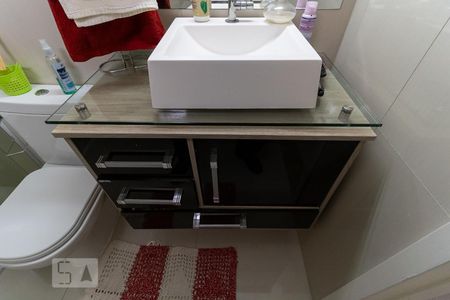 Casa à venda com 178m², 3 quartos e 2 vagasBanheiro 2