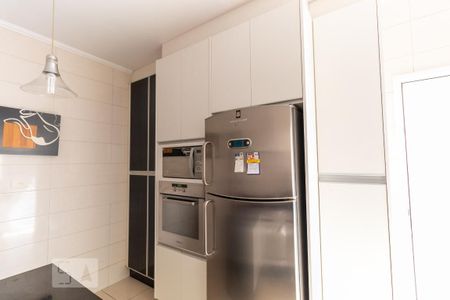 Casa à venda com 180m², 3 quartos e 2 vagas Casa à venda com 180m², 3 quartos e 2 vagasCozinha