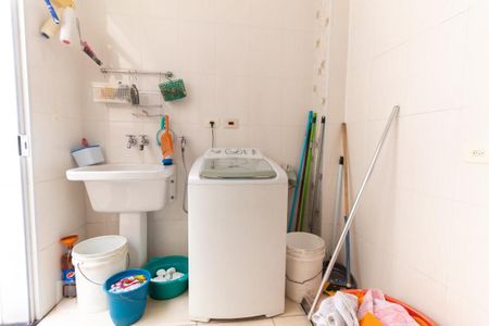 Casa à venda com 180m², 3 quartos e 2 vagas Casa à venda com 180m², 3 quartos e 2 vagasÁrea de Serviço